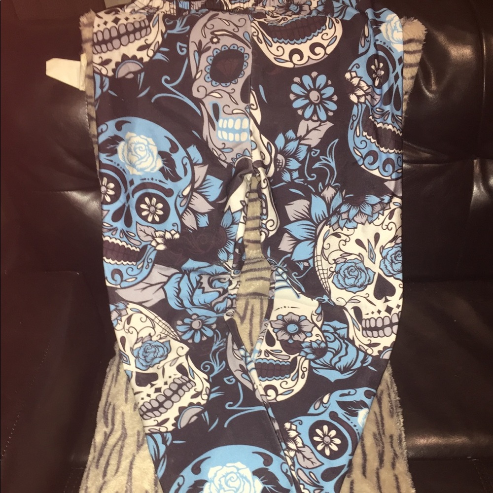 🔥5/$20 💀Size L Skull Leggings NWOT💀🔥